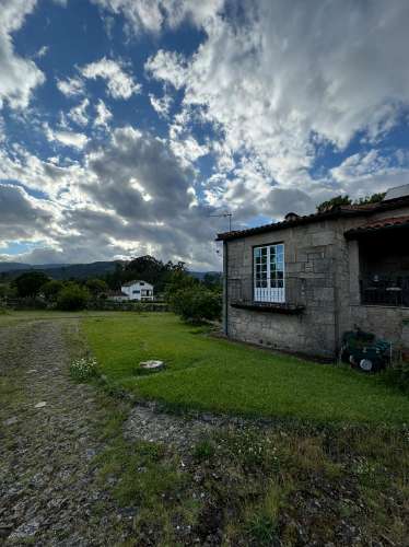 COUTO, Moradia T3 de pedra em bom estado