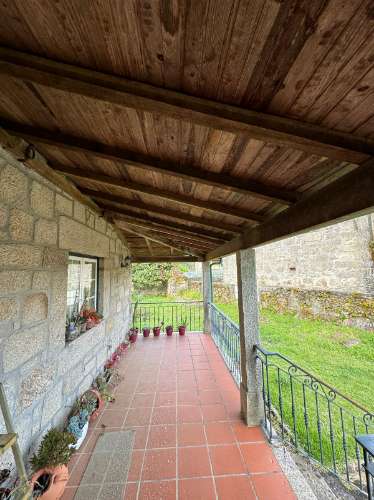 COUTO, Moradia T3 de pedra em bom estado