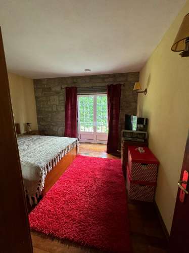 COUTO, Moradia T3 de pedra em bom estado