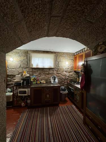 COUTO, Moradia T3 de pedra em bom estado