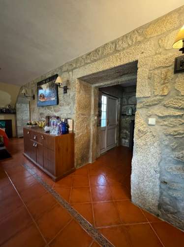 COUTO, Moradia T3 de pedra em bom estado