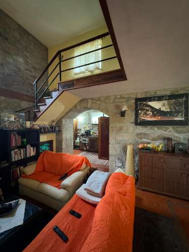 COUTO, Moradia T3 de pedra em bom estado