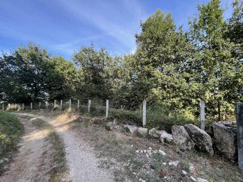 Terreno de Construção com Vistas Deslumbrantes em Rio Frio, Arcos de Valdevez