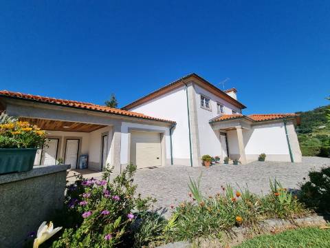 Moradia Espetacular T4 em Gondufe