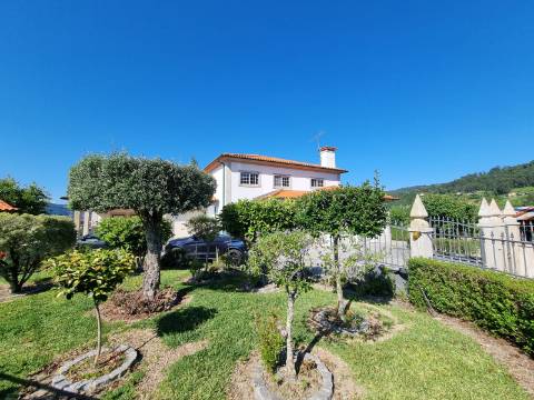 Moradia Espetacular T4 em Gondufe