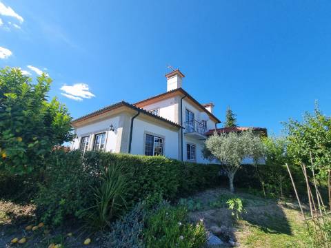 Moradia Espetacular T4 em Gondufe