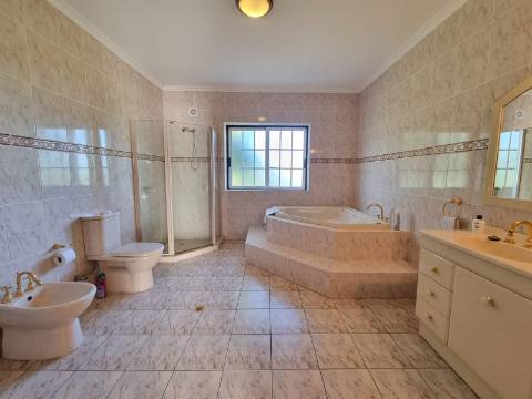 Moradia Espetacular T4 em Gondufe