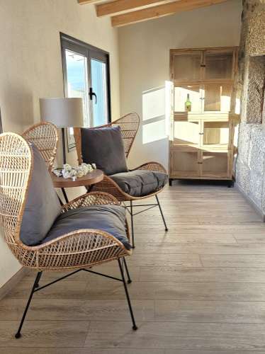 Moradia V3 em Pedra com Anexo, totalmente renovada