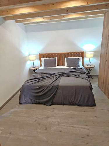 Moradia V3 em Pedra com Anexo, totalmente renovada