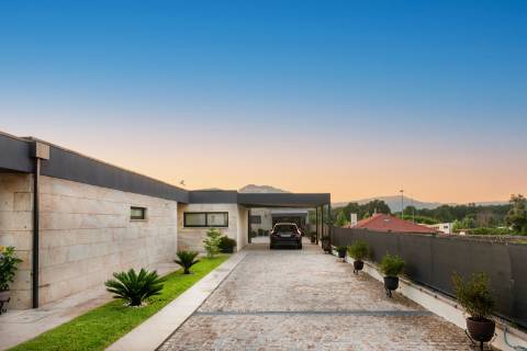 Moradia T3 de Luxo à Venda no Centro Histórico de Ponte de Lima - 750.000€