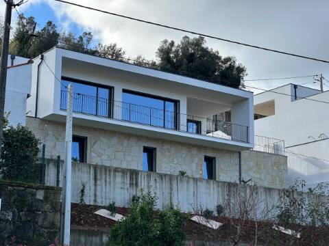 Moradia T3 Moderna na Ribeira em Ponte de Lima