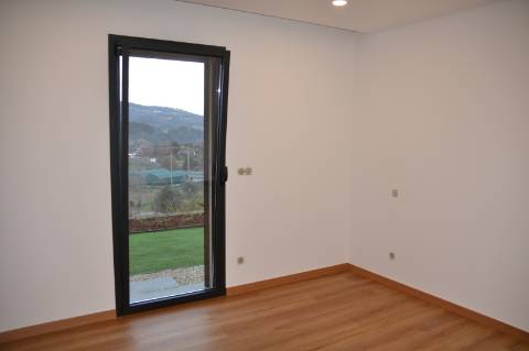 Moradia T3 Moderna na Ribeira em Ponte de Lima