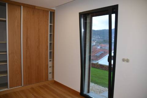 Moradia T3 Moderna na Ribeira em Ponte de Lima