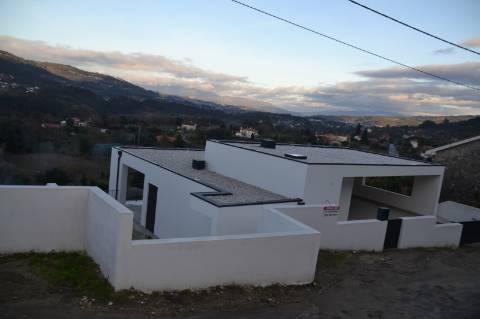 Moradia T3 Moderna na Ribeira em Ponte de Lima