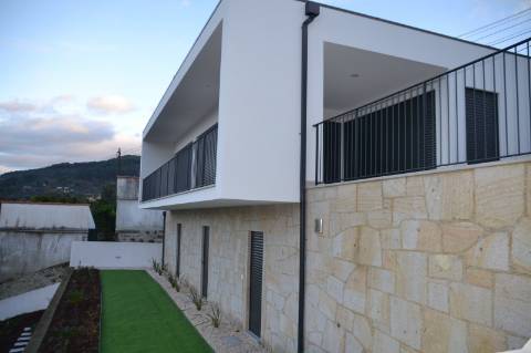 Moradia T3 Moderna na Ribeira em Ponte de Lima