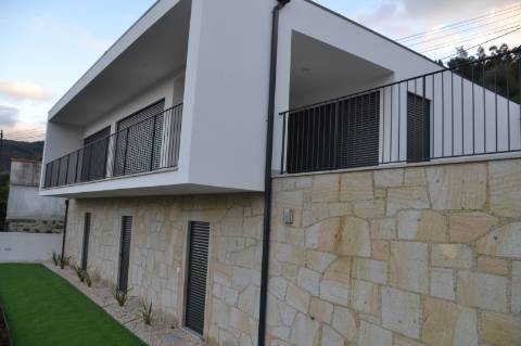 Moradia T3 Moderna na Ribeira em Ponte de Lima