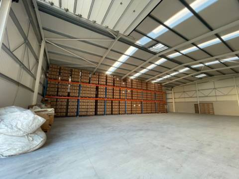 Pavilhão na Zona Industrial de Queijada, Ponte de Lima