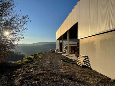 Pavilhão na Zona Industrial de Queijada, Ponte de Lima