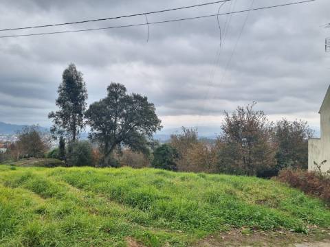 Terreno para duas moradias com 7.518m2, 2 artigos, Vila Verde