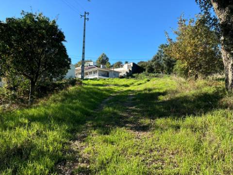 Terreno para duas moradias com 7.518m2, 2 artigos, Vila Verde