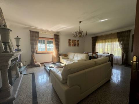 Moradia Geminada T3 perto das Lagoas de Bertiandos