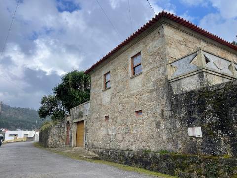 Moradia V3 em Pedra em Portela Susã, Viana do Castelo