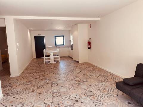 Moradia V3 em banda em Fontão renovada