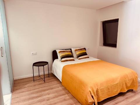 Moradia V3 em banda em Fontão renovada