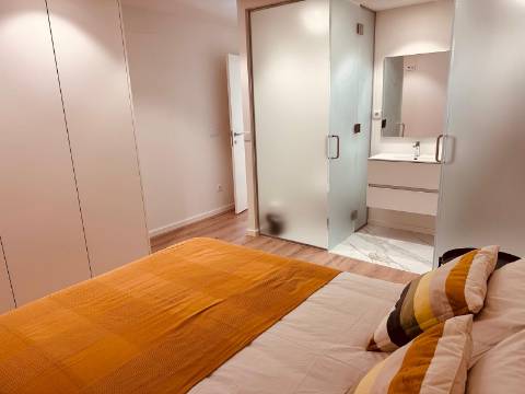 Moradia V3 em banda em Fontão renovada