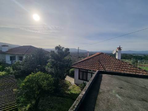 Quinta com 3 moradias, 5 minutos de Valença