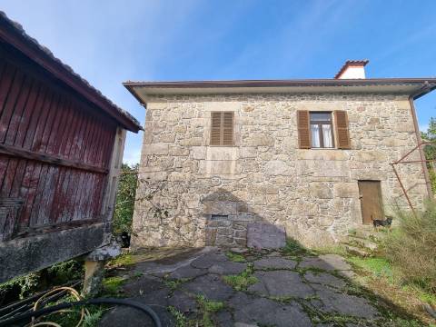 Quinta com 3 moradias, 5 minutos de Valença