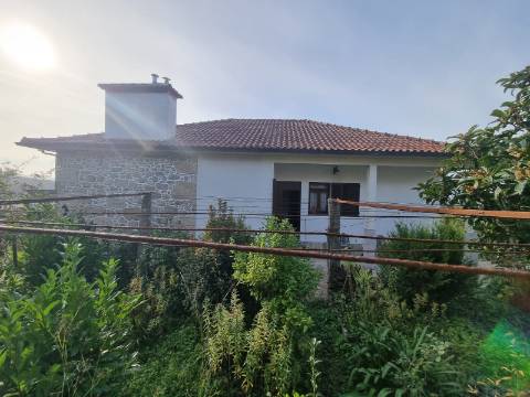 Quinta com 3 moradias, 5 minutos de Valença