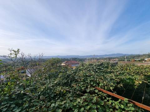 Quinta com 3 moradias, 5 minutos de Valença