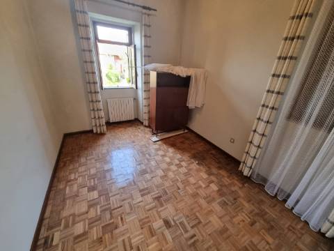 Quinta com 3 moradias, 5 minutos de Valença