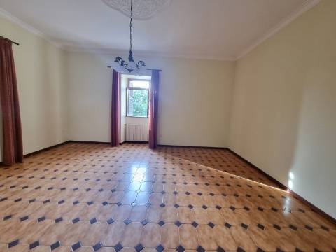 Quinta com 3 moradias, 5 minutos de Valença