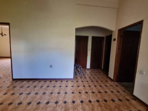 Quinta com 3 moradias, 5 minutos de Valença