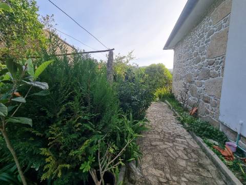 Quinta com 3 moradias, 5 minutos de Valença