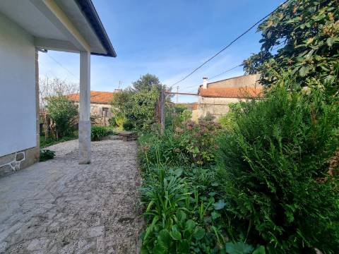 Quinta com 3 moradias, 5 minutos de Valença