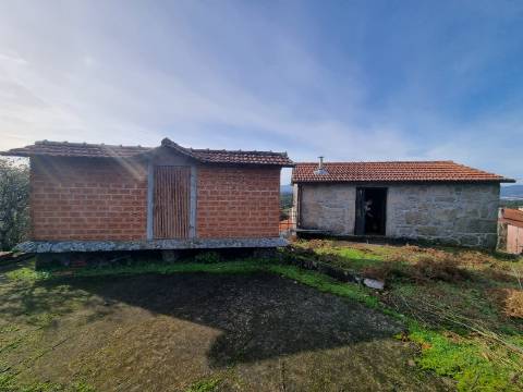 Quinta com 3 moradias, 5 minutos de Valença