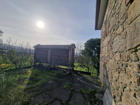 Quinta com 3 moradias, 5 minutos de Valença