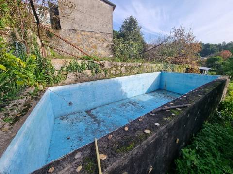 Quinta com 3 moradias, 5 minutos de Valença