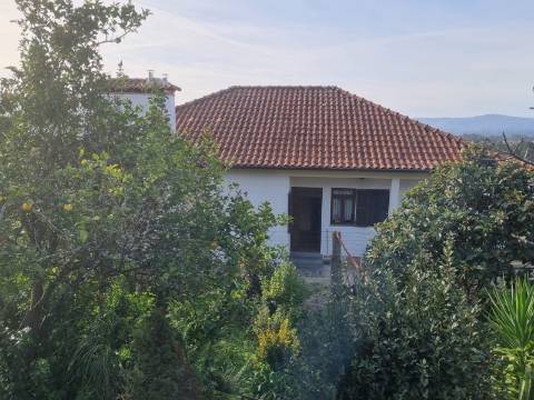 Quinta com 3 moradias, 5 minutos de Valença