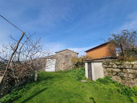 Quinta com 3 moradias, 5 minutos de Valença