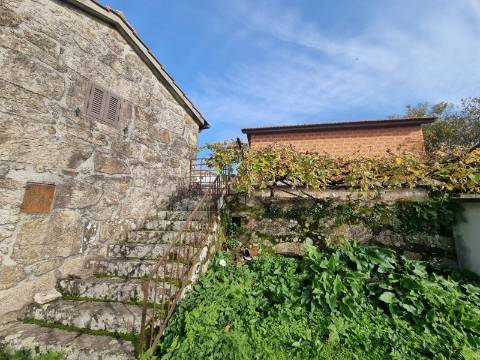 Quinta com 3 moradias, 5 minutos de Valença