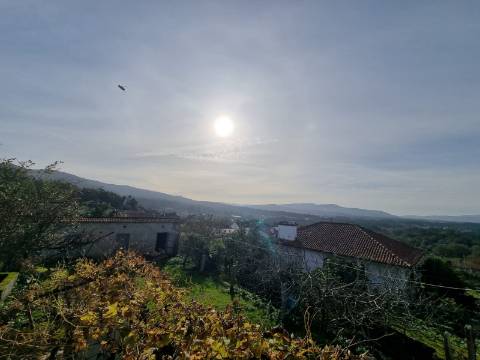 Quinta com 3 moradias, 5 minutos de Valença