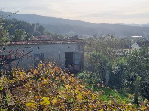 Quinta com 3 moradias, 5 minutos de Valença