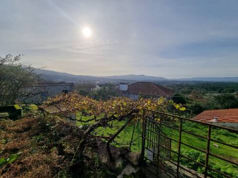 Quinta com 3 moradias, 5 minutos de Valença