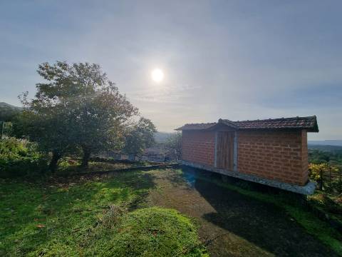 Quinta com 3 moradias, 5 minutos de Valença