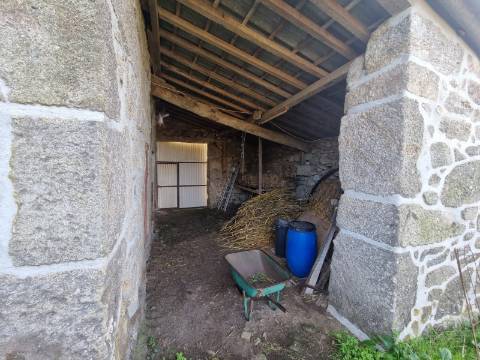 Quinta com 3 moradias, 5 minutos de Valença