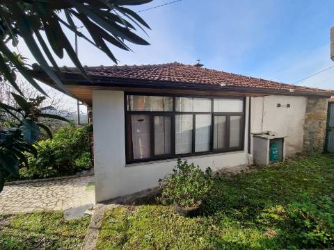 Quinta com 3 moradias, 5 minutos de Valença